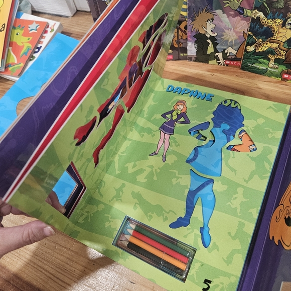 Scooby Doo Paperback Storybooks, Stencil Set & Plush Bundle - Picture 5 of 11